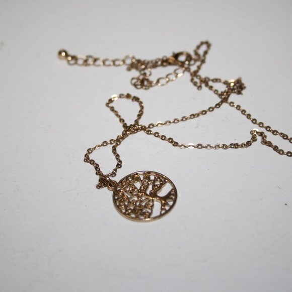 Beautiful gold tree charm necklace 20-23" - Picture 2 of 5